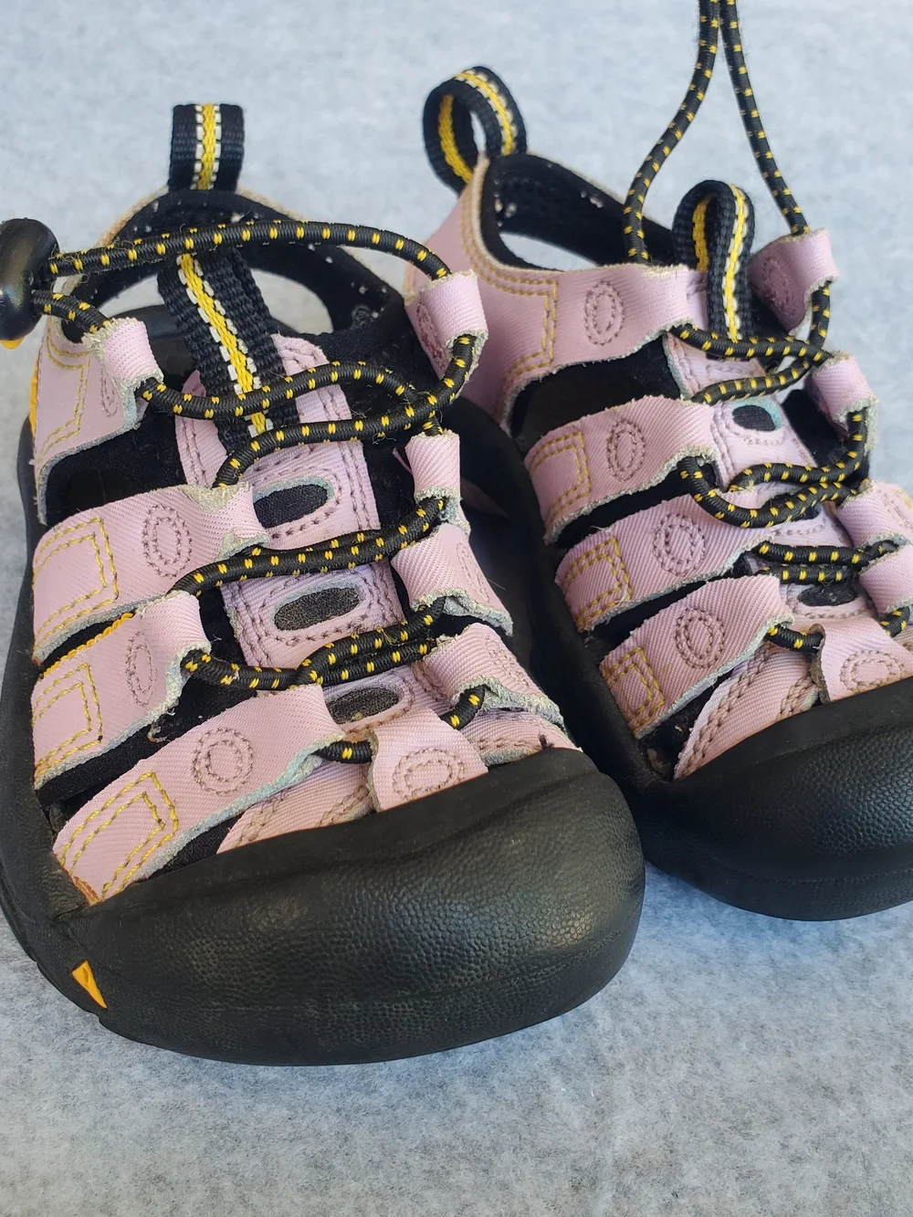 Keen Kids Pink and Black Closed‑Toe Outdoor Sandals